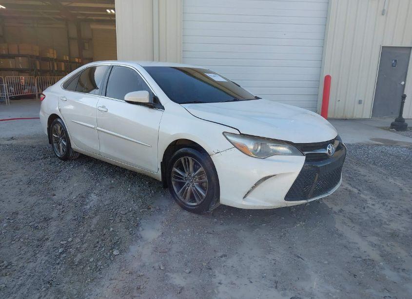 2016 Toyota Camry SE (VIN 4T1BF1FK1GU162076) main photo