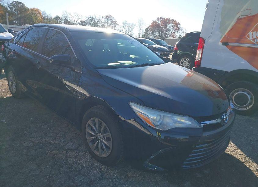 2016 Toyota Camry LE (VIN 4T1BF1FK1GU163194) main photo