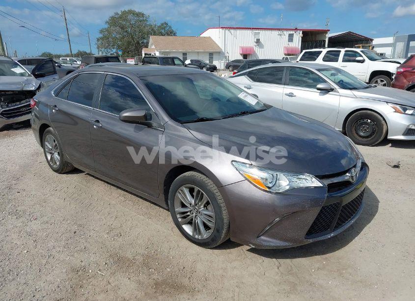 2016 Toyota Camry SE (VIN 4T1BF1FK1GU183820) main photo
