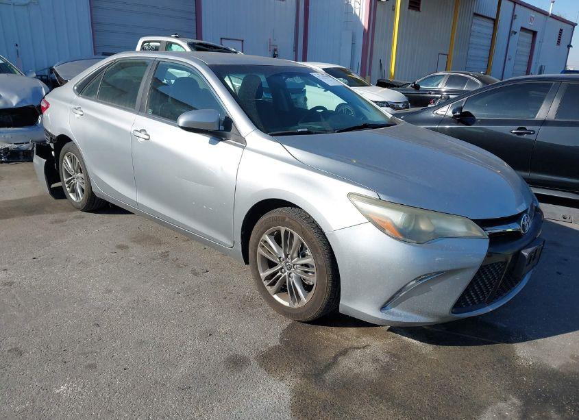 2016 Toyota Camry SE (VIN 4T1BF1FK1GU185177) main photo