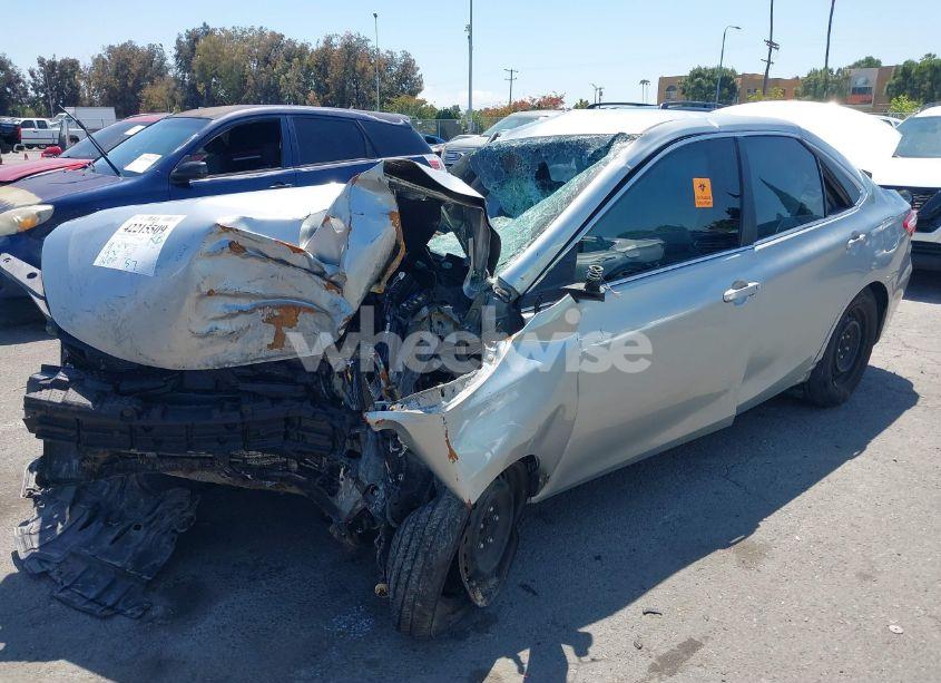 Photo 2 of 2016 Toyota Camry LE (VIN 4T1BF1FK1GU205749)