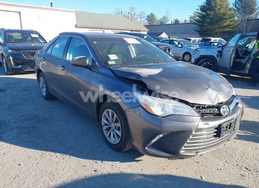 2016 Toyota Camry LE (VIN 4T1BF1FK1GU213981) main photo