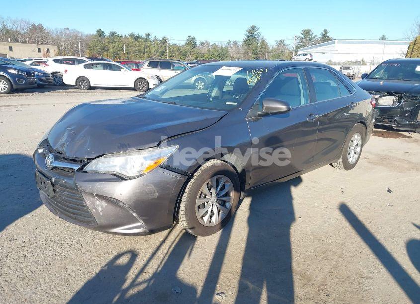 Photo 2 of 2016 Toyota Camry LE (VIN 4T1BF1FK1GU213981)