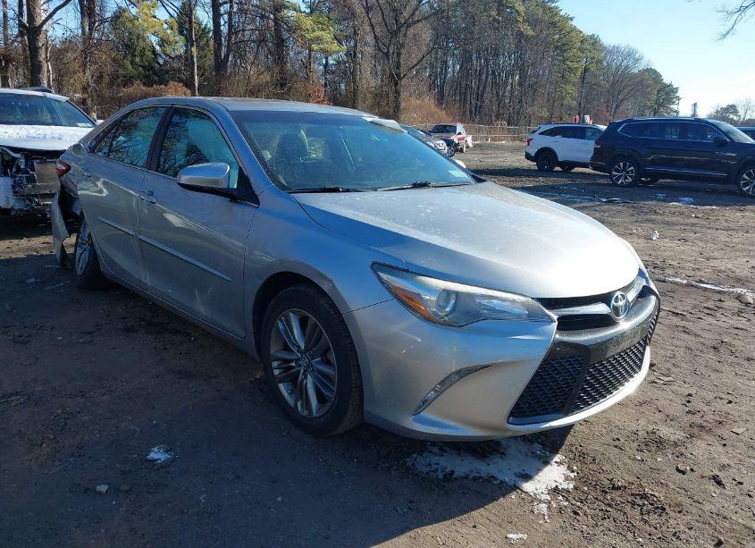 2016 Toyota Camry SE (VIN 4T1BF1FK1GU224947) main photo