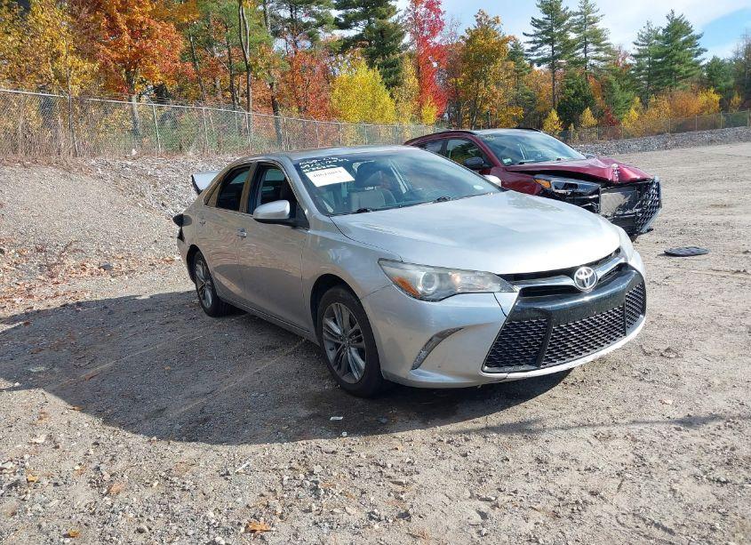 2016 Toyota Camry SE (VIN 4T1BF1FK1GU227430) main photo