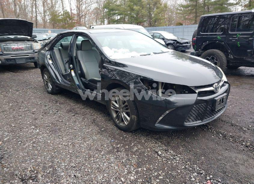 2016 Toyota Camry SE (VIN 4T1BF1FK1GU240257) main photo