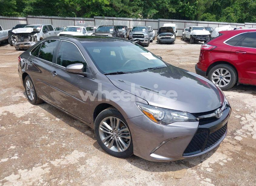 2016 Toyota Camry SE (VIN 4T1BF1FK1GU248181) main photo
