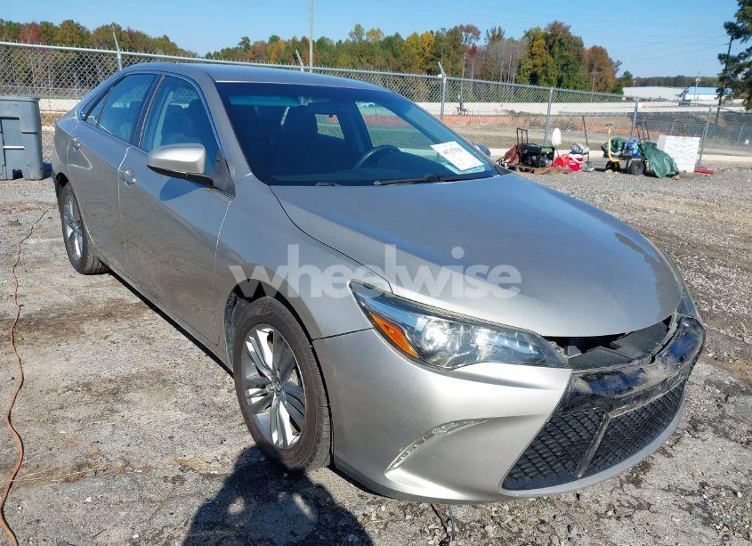2016 Toyota Camry SE (VIN 4T1BF1FK1GU262338) main photo