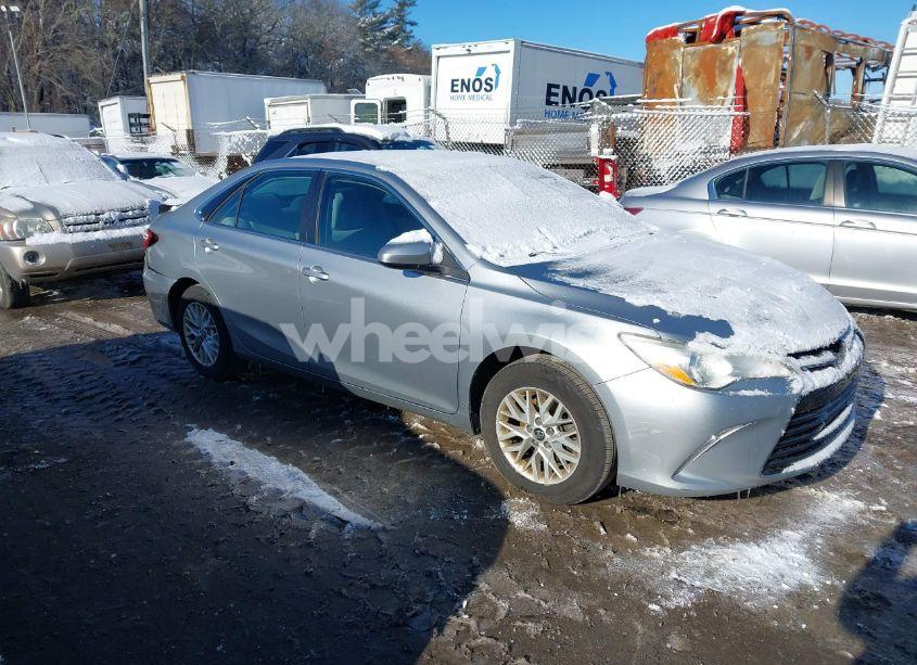 2016 Toyota Camry LE (VIN 4T1BF1FK1GU264669) main photo