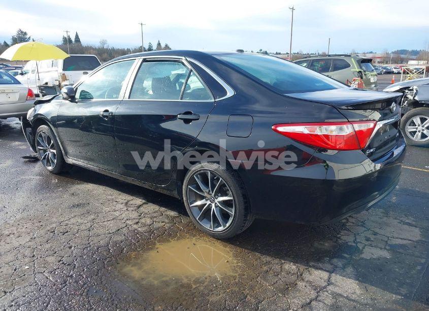 Photo 3 of 2016 Toyota Camry LE/XLE/SE/XSE (VIN 4T1BF1FK1GU525847)