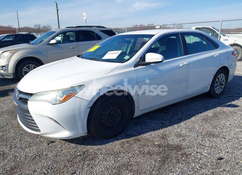 Photo 2 of 2016 Toyota Camry LE (VIN 4T1BF1FK1GU531499)