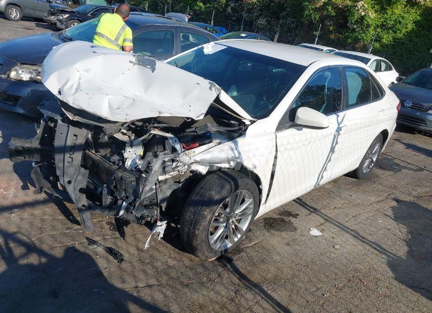 Photo 2 of 2016 Toyota Camry SE (VIN 4T1BF1FK1GU543751)