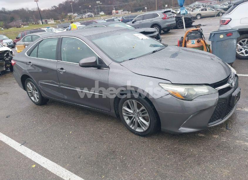 2016 Toyota Camry SE (VIN 4T1BF1FK1GU546942) main photo