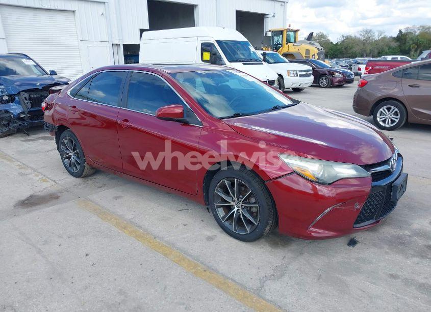2016 Toyota Camry XSE (VIN 4T1BF1FK1GU547363) main photo