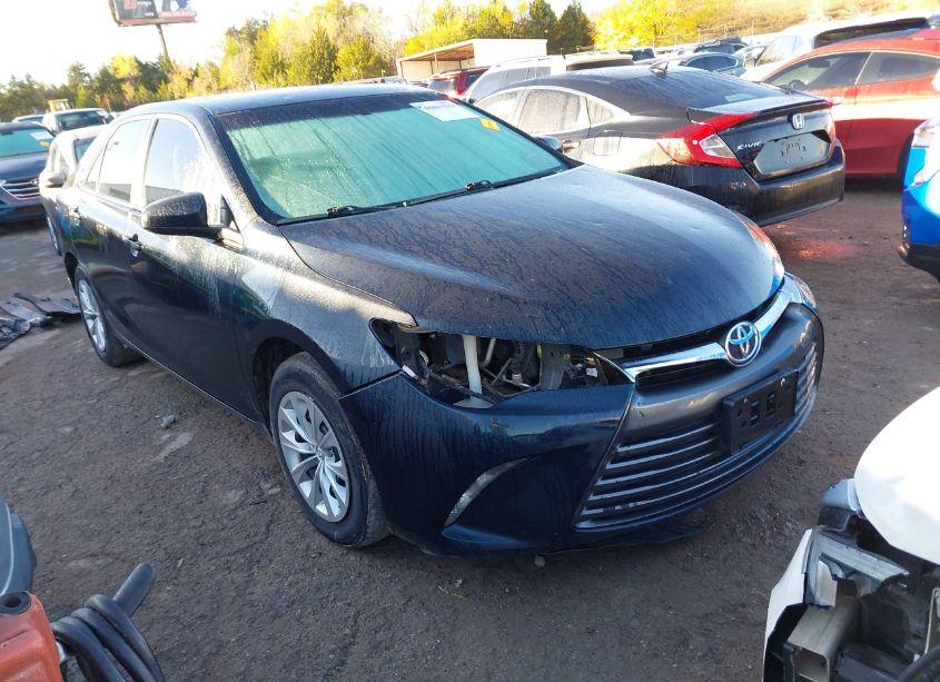 2016 Toyota Camry LE (VIN 4T1BF1FK1GU567631) main photo