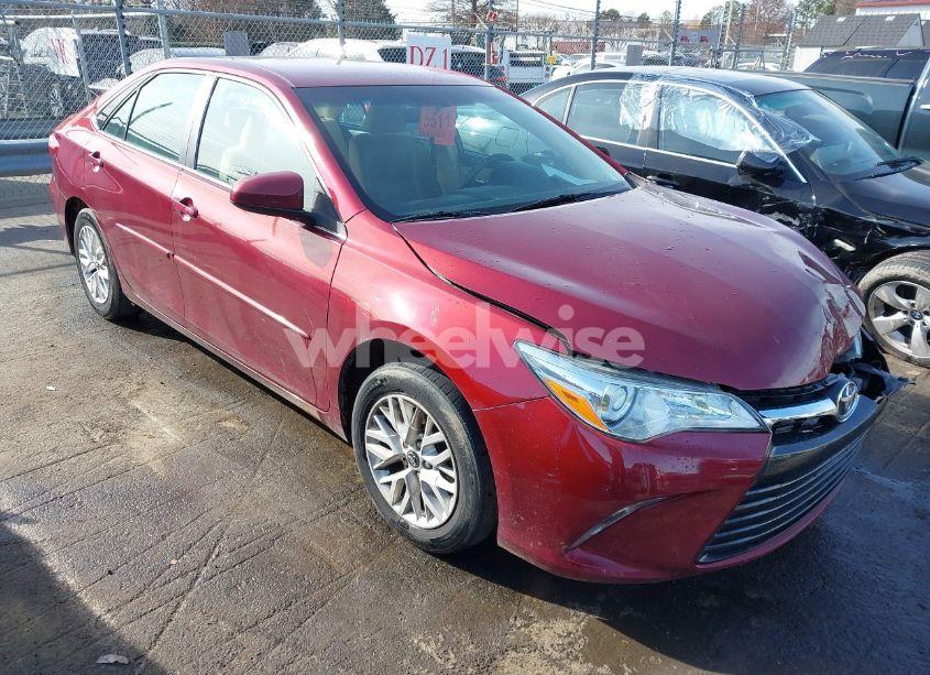 2016 Toyota Camry LE (VIN 4T1BF1FK1GU576913) main photo