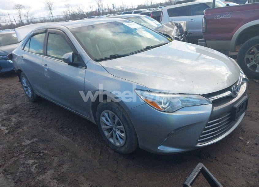 2016 Toyota Camry LE (VIN 4T1BF1FK1GU588351) main photo