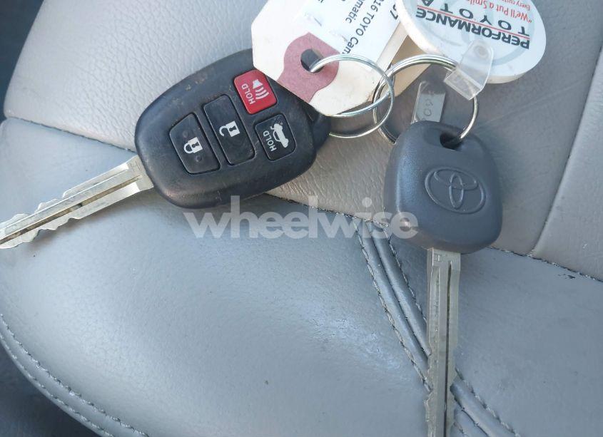 Photo 11 of 2016 Toyota Camry LE (VIN 4T1BF1FK1GU588351)