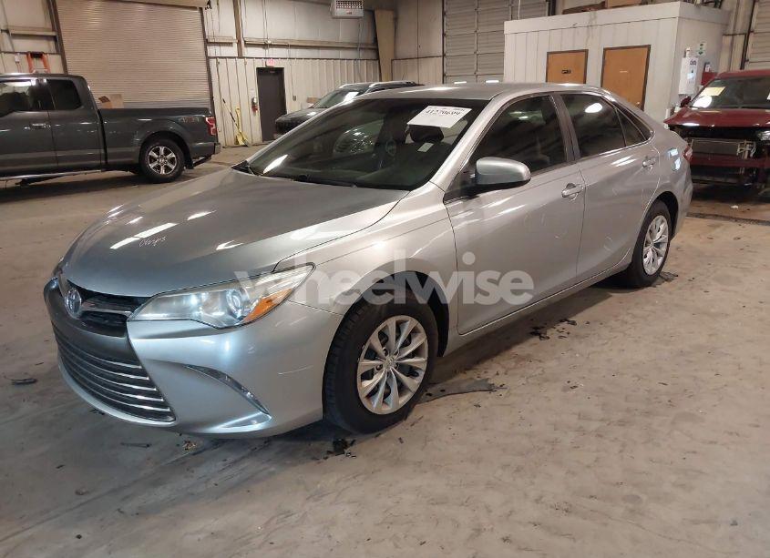 Photo 2 of 2016 Toyota Camry LE (VIN 4T1BF1FK1GU591881)