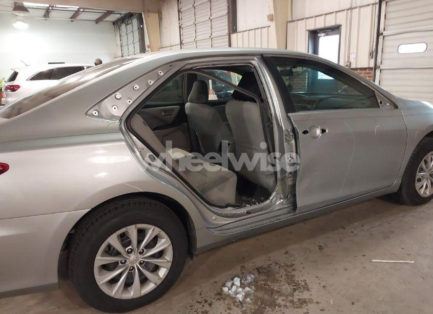 Photo 6 of 2016 Toyota Camry LE (VIN 4T1BF1FK1GU591881)