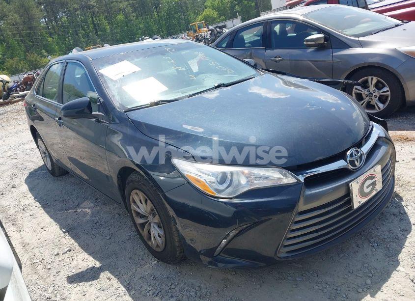 2016 Toyota Camry LE (VIN 4T1BF1FK1GU605178) main photo