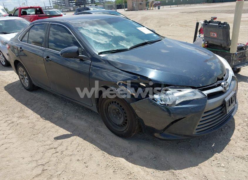 2017 Toyota Camry LE (VIN 4T1BF1FK1HU268111) main photo