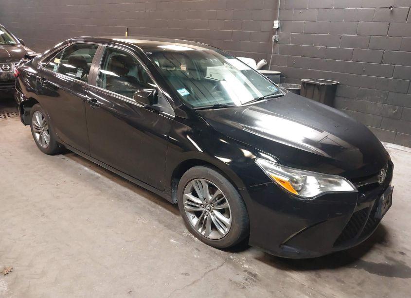 2017 Toyota Camry SE (VIN 4T1BF1FK1HU309045) main photo