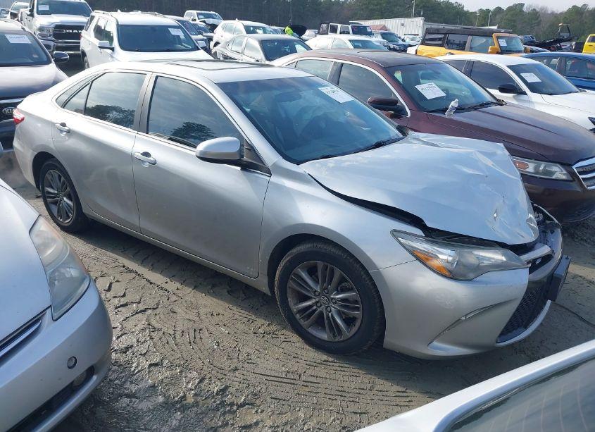 2017 Toyota Camry SE (VIN 4T1BF1FK1HU311927) main photo