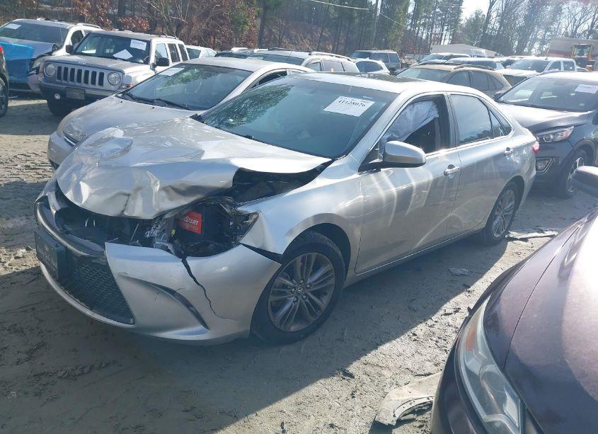 Photo 2 of 2017 Toyota Camry SE (VIN 4T1BF1FK1HU311927)