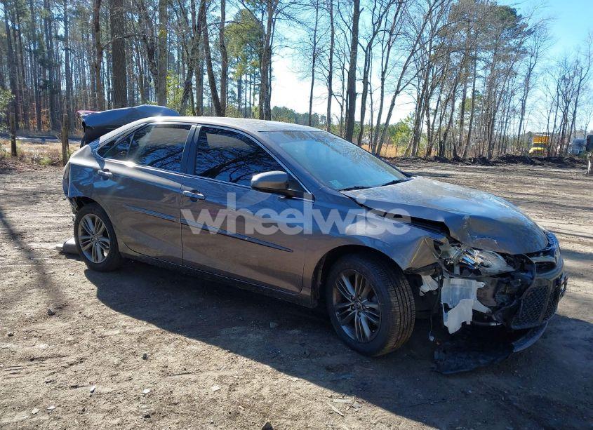 2017 Toyota Camry SE (VIN 4T1BF1FK1HU335404) main photo