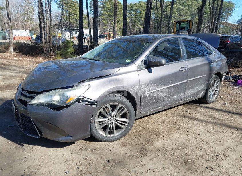 Photo 2 of 2017 Toyota Camry SE (VIN 4T1BF1FK1HU335404)