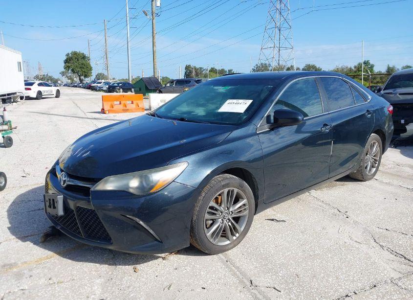 Photo 2 of 2017 Toyota Camry SE (VIN 4T1BF1FK1HU336844)