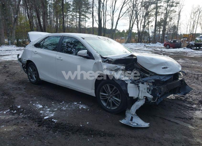 2017 Toyota Camry SE (VIN 4T1BF1FK1HU340652) main photo