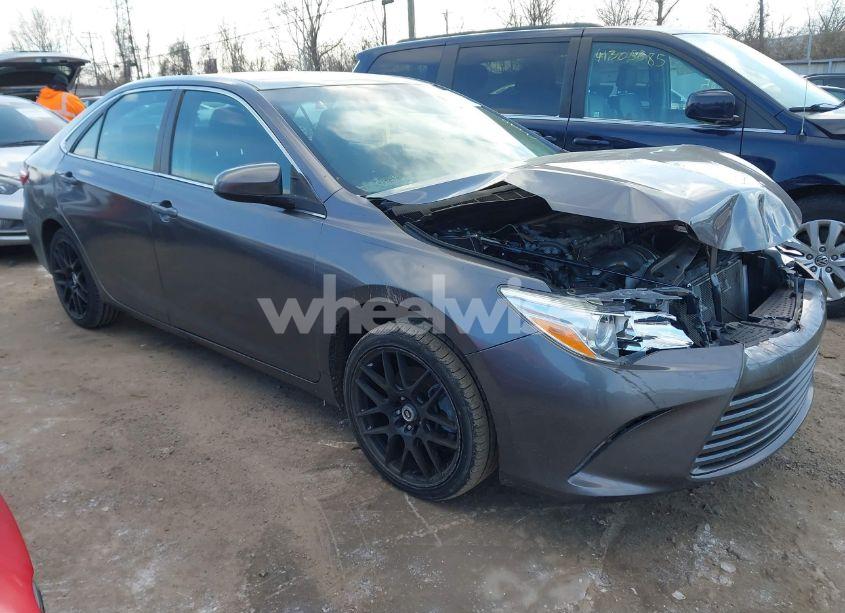 2017 Toyota Camry LE (VIN 4T1BF1FK1HU367897) main photo
