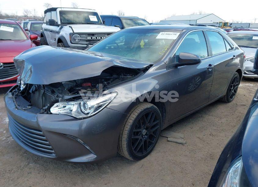 Photo 2 of 2017 Toyota Camry LE (VIN 4T1BF1FK1HU367897)