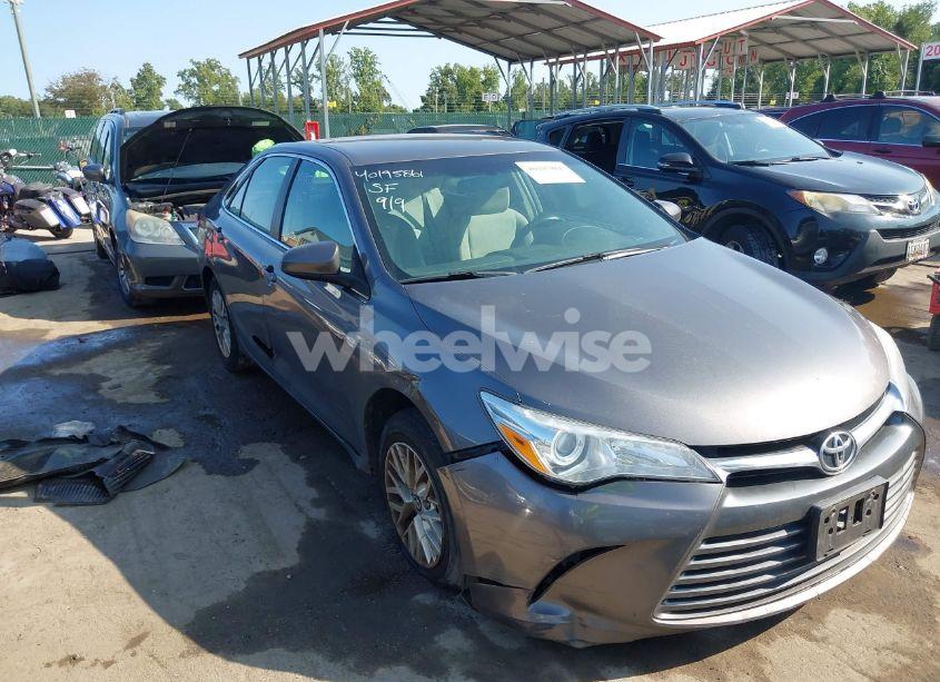 2017 Toyota Camry LE/SE/XLE/XSE (VIN 4T1BF1FK1HU369195) main photo