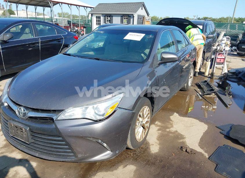 Photo 2 of 2017 Toyota Camry LE/SE/XLE/XSE (VIN 4T1BF1FK1HU369195)