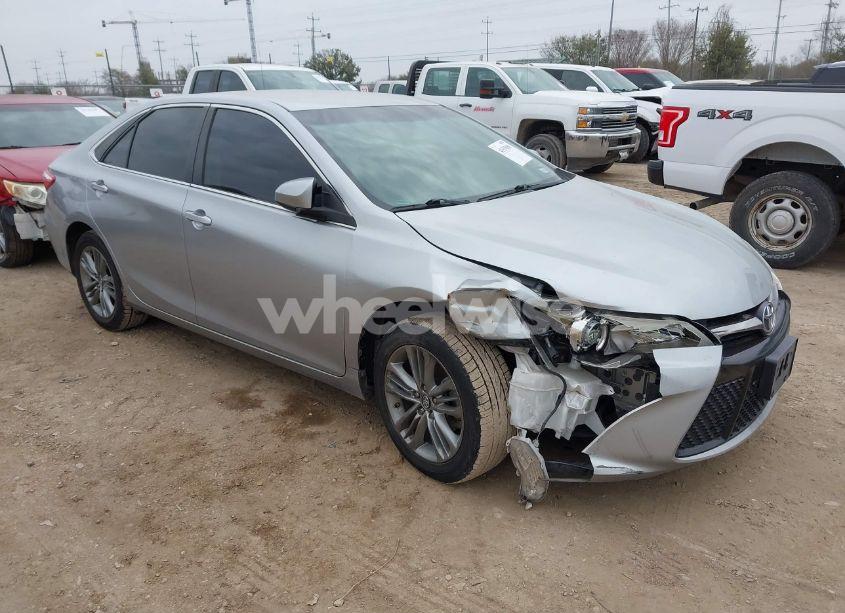 2017 Toyota Camry SE (VIN 4T1BF1FK1HU379080) main photo
