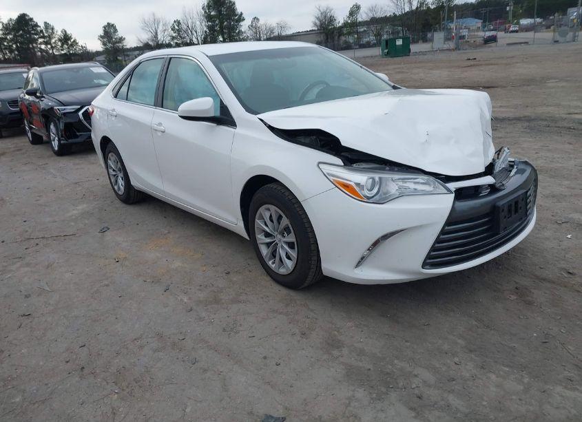 2017 Toyota Camry LE (VIN 4T1BF1FK1HU385199) main photo