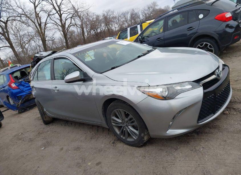 2017 Toyota Camry SE (VIN 4T1BF1FK1HU389642) main photo