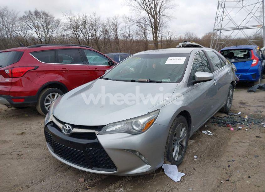 Photo 2 of 2017 Toyota Camry SE (VIN 4T1BF1FK1HU389642)