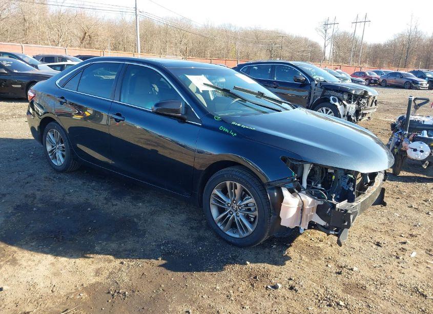 2017 Toyota Camry SE (VIN 4T1BF1FK1HU390810) main photo