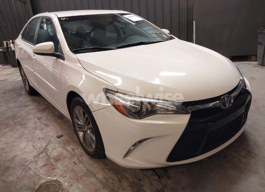 2017 Toyota Camry SE (VIN 4T1BF1FK1HU403247) main photo