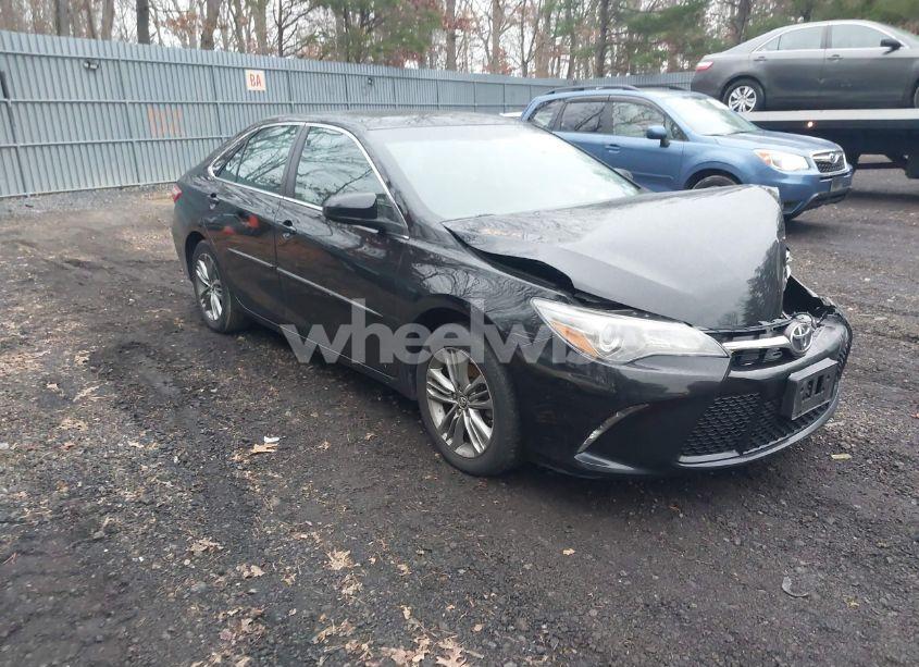 2017 Toyota Camry SE (VIN 4T1BF1FK1HU409680) main photo