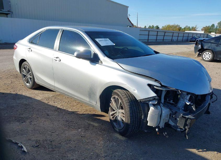 2017 Toyota Camry SE (VIN 4T1BF1FK1HU442601) main photo