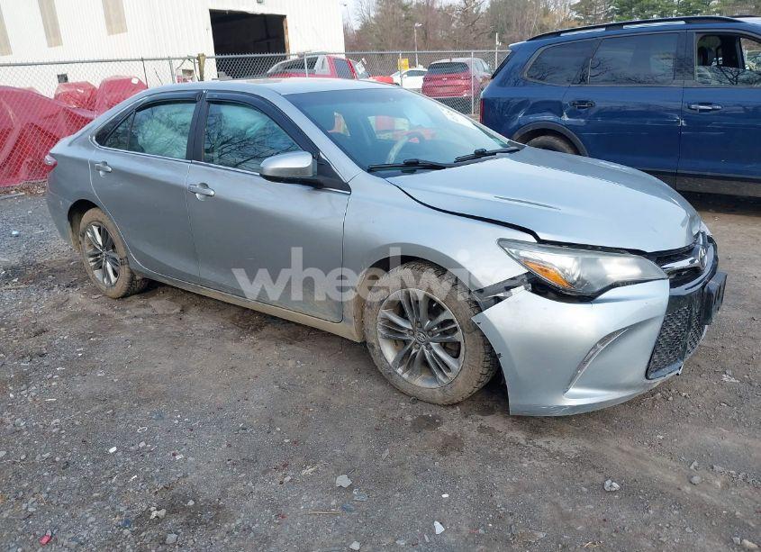 2017 Toyota Camry SE (VIN 4T1BF1FK1HU615467) main photo