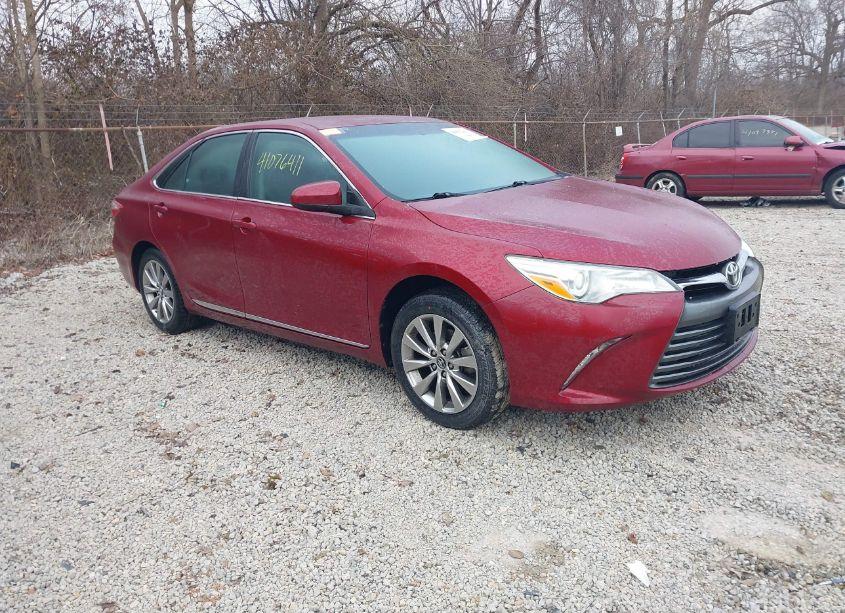 2017 Toyota Camry XLE (VIN 4T1BF1FK1HU635542) main photo