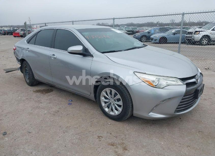 2017 Toyota Camry LE (VIN 4T1BF1FK1HU639719) main photo
