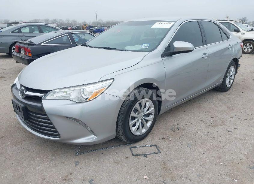 Photo 2 of 2017 Toyota Camry LE (VIN 4T1BF1FK1HU639719)
