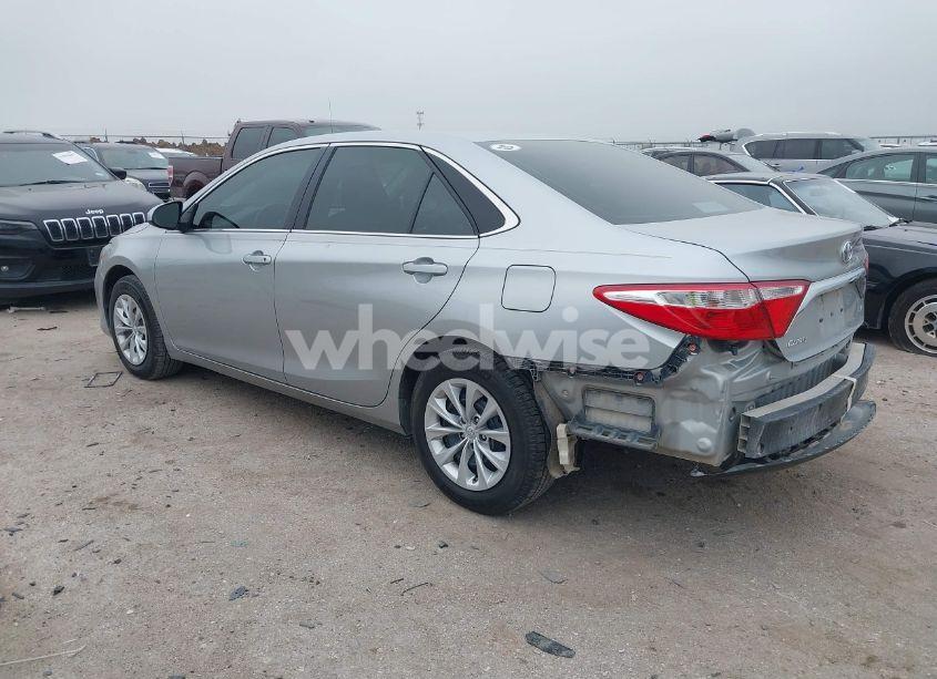 Photo 3 of 2017 Toyota Camry LE (VIN 4T1BF1FK1HU639719)